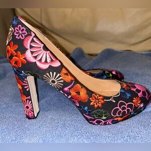 Tahari Flower Heels embroidered